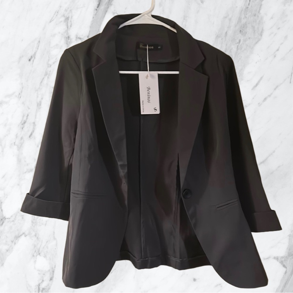 Beninos lightweight one button blazer